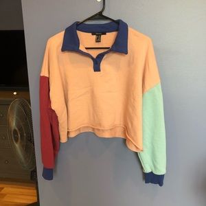 Color-block collared cropped sweatshirt!